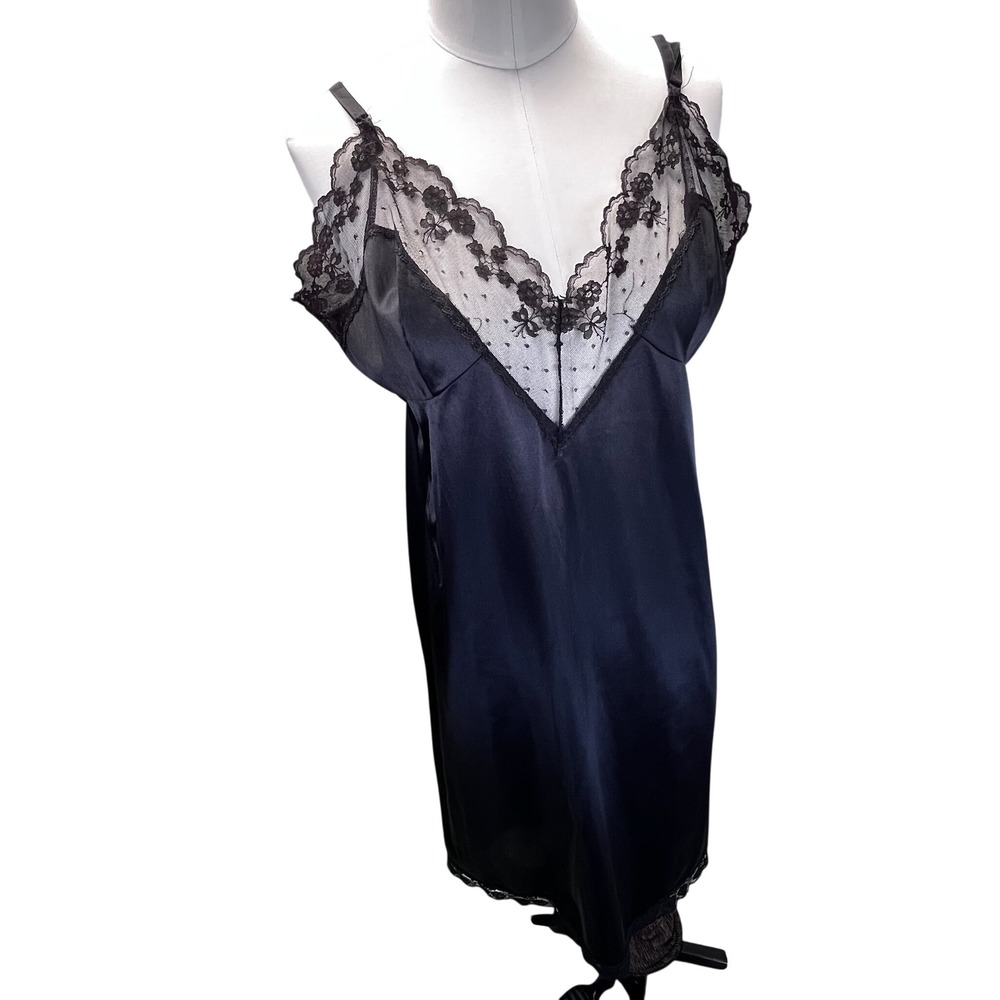 Body Chic Women Slip‎ Black Silky Nylon Lace Trim Size 34 Vintage 90s Lingerie